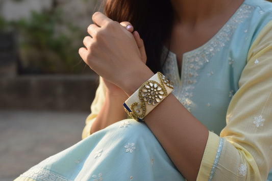 Triveni Noor Silk Thread Bangle